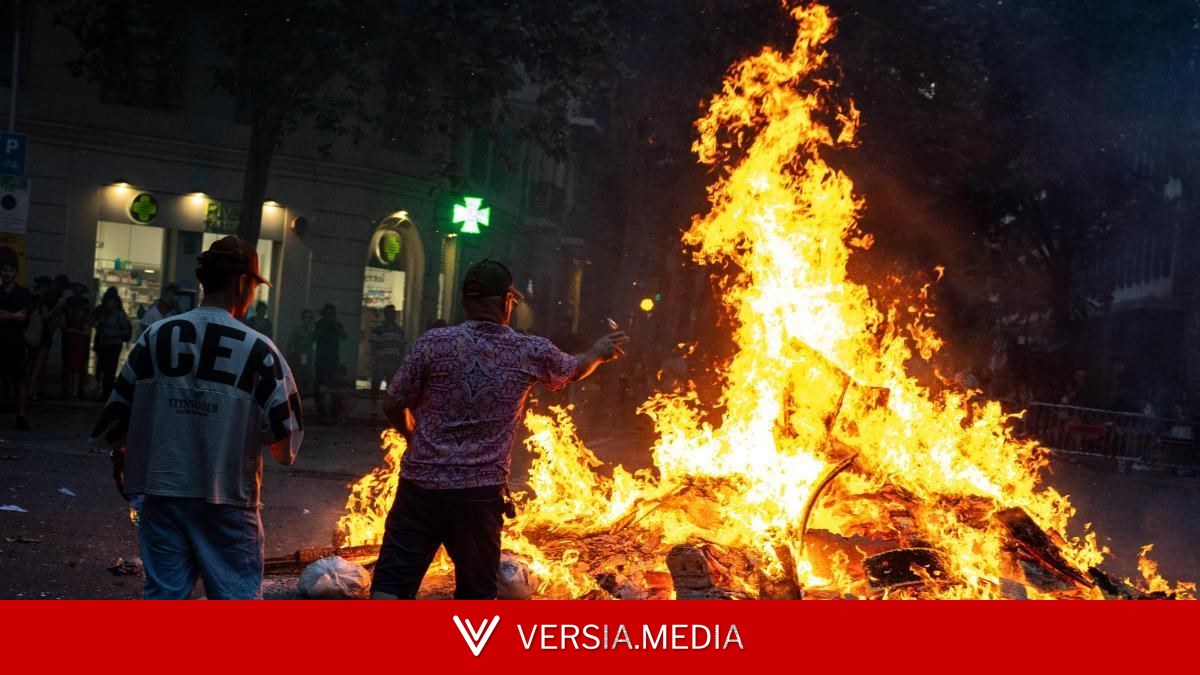 El fuego reina en la verbena de Sant Joan